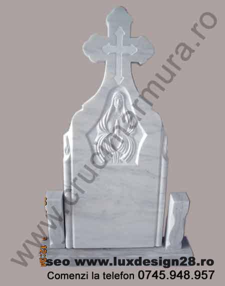 Cruce marmura alba fond simpla mica fecioara Maria monument funerar